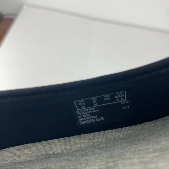 Clarks Cloudsteppers Womens 9 Black Ayla Low Ballet Flat Microsuede Slip On - Picture 6 of 6